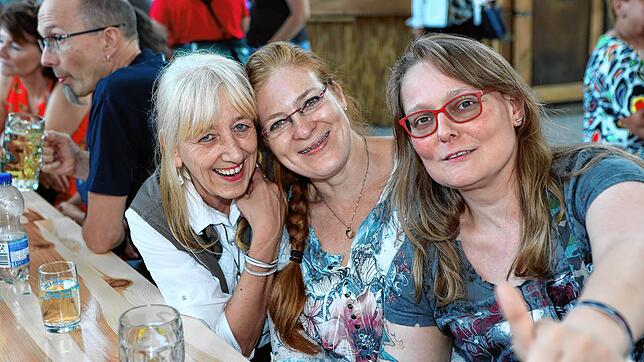 Bild 20: Beim Stadtgartenfest treffen sich die Konstanzer. Alle Fotos vom ersten Abend