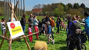 An den Osterfeiertagen ist im Freilichtmuseum Neuhausen ob Eck ein buntes Programm geboten: Dazu zählt auch der Eierlauf für Familien.