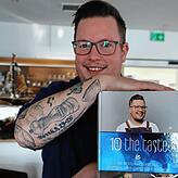 (Archivbild) Jari Dochat und sein erstes Kochbuch: Dies war eine der Siegprämien für den Gewinn von „The Taste“.