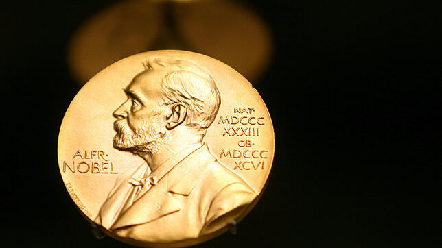 Der Chemie-Nobelpreis geht 2019 an drei Forscher für Forschung und Studien zu leistungsstarken Lithium-Batterien.