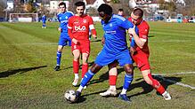 Sam Samma (am Ball) vom FC Neustadt, hier im Spiel gegen den SV Geisingen, war in der Landesliga-Partie gegen den FC Gutmadingen der ...