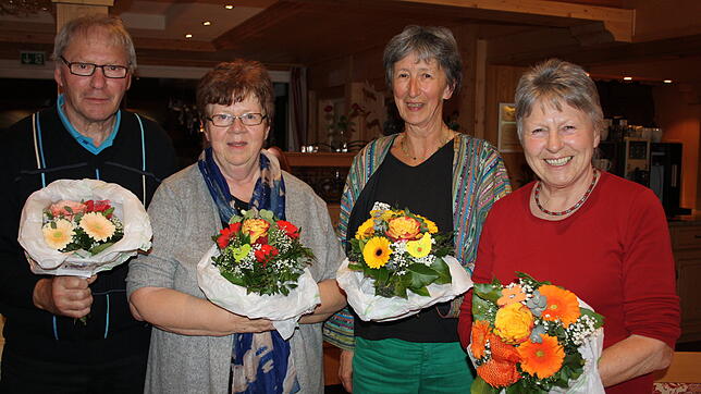 Wurden für langjährige Mitgliedschaft beim Todtmooser Kirchenchor geehrt (von links): Peter Stadler, Brigitte Ernst, Gertrud Freitag und ...