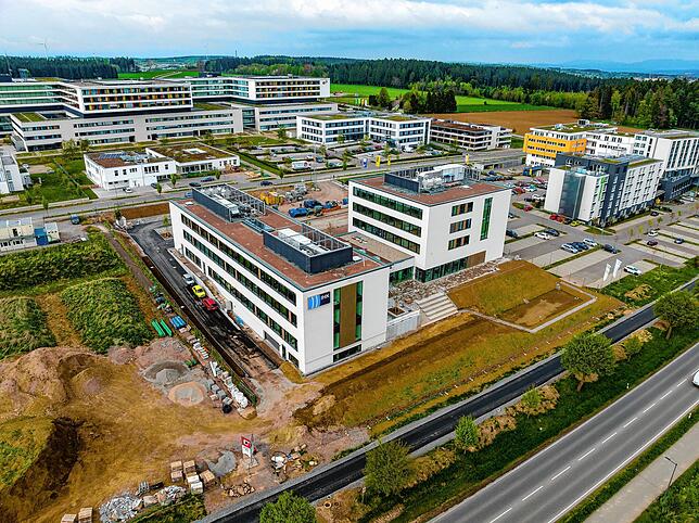 Der IHK Neubau im Zentralbereich unterhalb des Klinikums im August 2022.