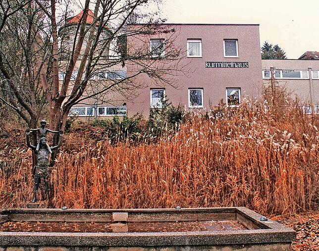 Das ehemalige Kurmittelhaus unterhalb des Gallertrums musste Ende der 1990er Jahre dem Bau des Torhauses und des Parkhauses West weichen.