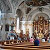 Bei den Gottesdiensten, hier die katholische Pfarrkirche Waldshut noch in der Phase der stärkeren Beschränkungen, sind wieder mehr ...