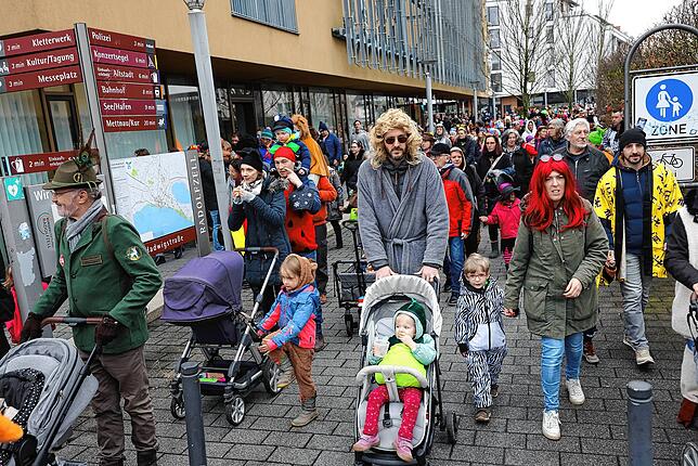 Bild 18: Bilder vom Kindernarrenbaum-Stellen in Radolfzell