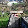 Demontiert zwecks Sanierung ist gegenwärtig die Radweg- und Fußgängerbrücke über die Schlücht zwischen Waldshut und Tiengen. Im ...
