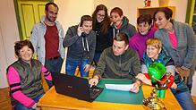 Machen beim Weihnachtstheater mit (von links): Carola Netz, Lukas Dieterle, Martin Engesser, Martina Egy, Martin und Franziska Netz, ...