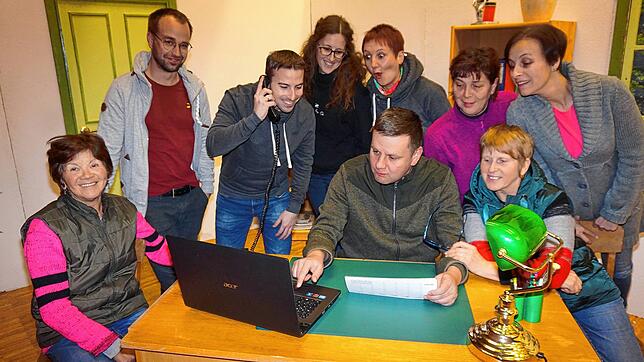 Machen beim Weihnachtstheater mit (von links): Carola Netz, Lukas Dieterle, Martin Engesser, Martina Egy, Martin und Franziska Netz, ...
