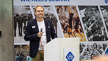 VfB-Präsident Jochen Benz, hier bei der 115-Jahr-Feier des Vereins 2024, gibt den Chefposten ab. Nun muss sich der VfB Friedrichshafen ...