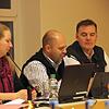 Die Kostensteigerung beim Breitbandausbau mussten (von links) Stadtkämmerin Kristin Schippmann, Bauamtsleiter Frank Gatti und der Leiter ...