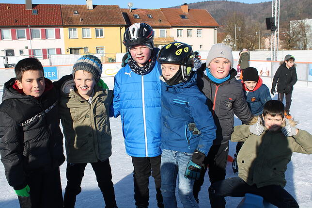 Bild 10: Werkrealschüler genießen die Blumberger Eisbahn