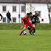 Ramilo de Lillo (FC Bad Dürrheim, Mitte) setzt sich gegen Luka Pavlijevic (VfR Stockach, rechts) durch. Am Ende reicht dies aus und die ...