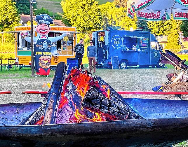 Eine im Zentrum des Geschehens lodernde Feuerschale sorgte beim Basecamp Bodensee für Atmosphäre.