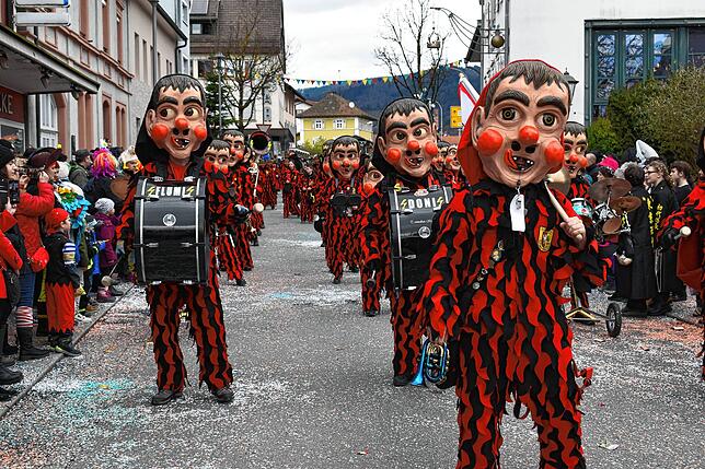 Bild 39: So bunt ziehen die Narren am Sonntag durch Wehr