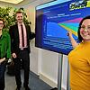 Angelique Augenstein (v.li.), Leiterin des Dezernats für nachhaltige Stadtentwicklung und Mobilität), Oberbürgermeister Simon Gröger und ...