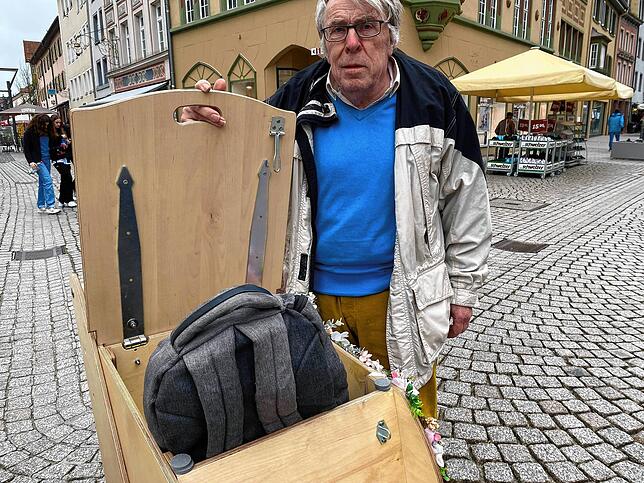 Der City Caddie hat eine abschließbare Box für Einkäufe oder Handtaschen.