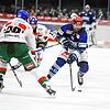 Brandon Mcmillan (rechts) und die Schwenninger Wild Wings gewinnen gegen die Augsburg Panthers.