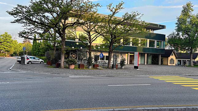 In Brugg wurde im Zusammenhang mit Racheakten jetzt auch ein Café überfallen und teils verwüstet.