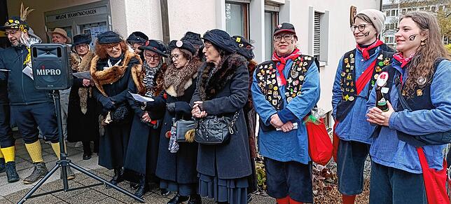Bild 38: Ausnahmezustand in Wutöschingen: Der Rathaus-Sturm am schmutzigen Dunschtig in Bildern