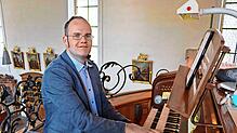 Absolut virtuos: Der Thüringer Kirchenmusiker Johannes Richter spielt die Dold-Orgel auf beeindruckende Art und Weise. Foto:  Richard ...