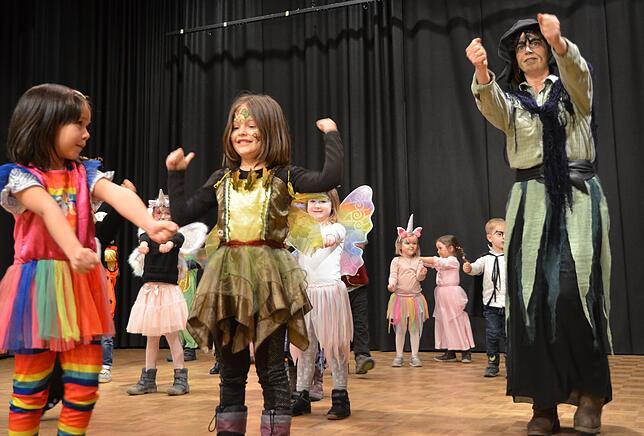 Bild 18: Bilder von der bunten Fasnacht für Senioren in der Stadthalle