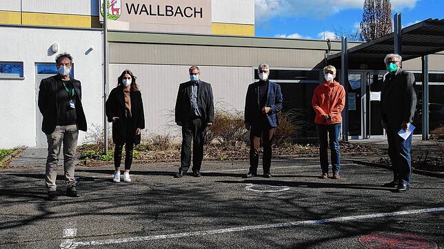Dr. Olaf Boettcher, Thekla Valenta (Stadt Bad Säckingen), die Bürgermeister Alexander Guhl und Michael Thater, Simone Oswald (Stadt ...