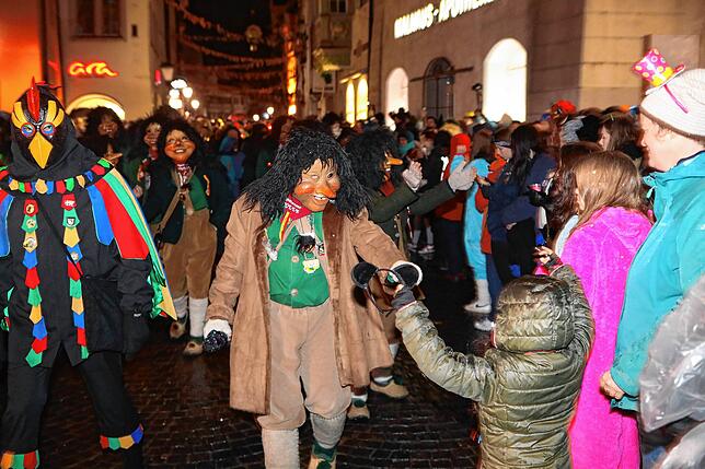 Bild 24: Endlich! Butzenlauf stimmt Konstanzer auf die Straßenfasnacht ein