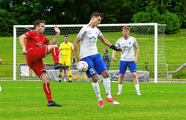 Bild 37: Souveräner 6:1-Erfolg des Tabellenführers FC RW Salem. Wir haben die besten Bilder!