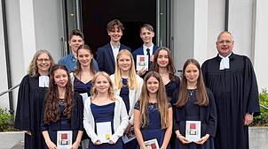 In der Kadelburger Bergkirche wurden (von links): Vivienne Spohn, Nina Bauer, Karina Stabel, Sabrina Martin, Nika Laub, Marie Strüber, ...