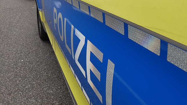 Ein Polizeiauto im Einsatz. (Symbolbild) Die Polizei sucht in Rickenbach nach einem Vermissten (38).