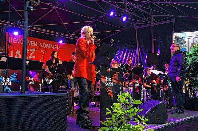 Bild 46: Jazzfest verbreitet trotz Regen gute Laune