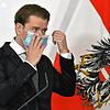 Sebastian Kurz (ÖVP), Bundeskanzler von Österreich, nimmt zu Beginn einer Pressekonferenz zum Thema &bdquo;Notwendige Maßnahmen, um die ...