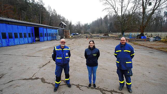 Es ist alles vorbereitet für den Neubau des Konstanzer THW- Stützpunktes in der Litzelstetter Straße. Das Bild zeigt von links den ...