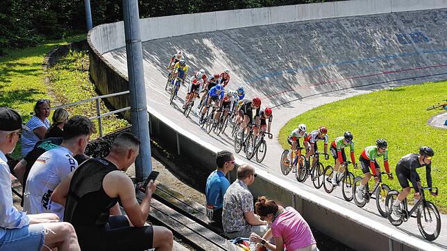 Bei frühsommerlichen Temperaturen waren Schattenplätze gefragt: Am Pfingstwochenende nahmen Radsportler und Radsportlerinnen aus 26 ...