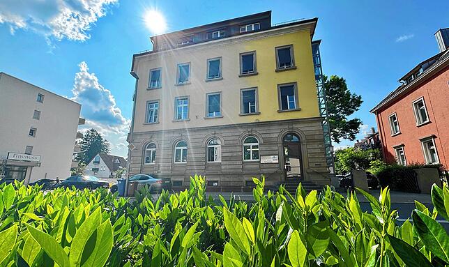 Das Auktionshaus am See befindet sich mittlerweile in dem Gebäude an der Oberen Laube 46. Über 35 Jahre war dort das Auktionshaus Carlo ...