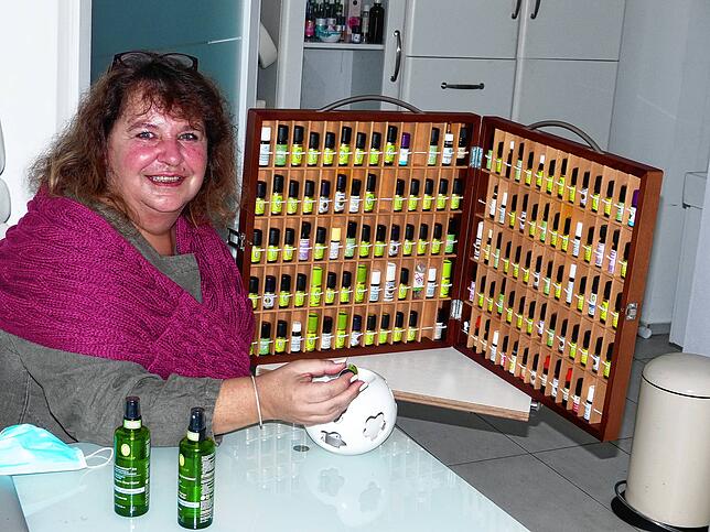 Aromatherapie ist eines der Mittel, die Heilpraktikerin Karin Bauer gegen Stimmungstiefs empfiehlt.