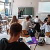 In einer Karlsruher Schule findet der Unterricht mit offenen Fenstern statt. Im September ging das noch. Jetzt im Winter wurde es zur ...