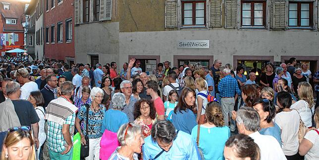 (Archivbild) Gut besucht: Die Gassen der Niederburg waren im Juni 2017 voller Menschen.