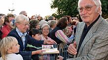 Martin Walser (hier vor der Filmpremiere "Ein fliehendes Pferd" in der Greth im September 2007) soll zu seinem 90. Geburtstag gewürdigt ...