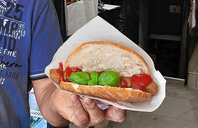 Vegane Wurst im Fladenbrot bei Kervan Veggi Imbiss.