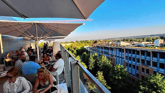 Bild 7: Beste Laune, bestes Wetter, bestes Essen: Bilder der Eröffnung des Restaurants Volare in Konstanz