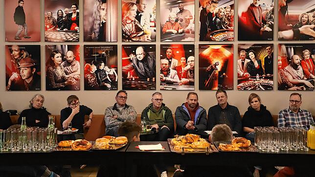 (Archivbild von April 2024) Beim SÜDKURIER-Stadtgespräch im Foyer des Theaters ging es damals um die Zukunft des Stephansplatzes. Am ...