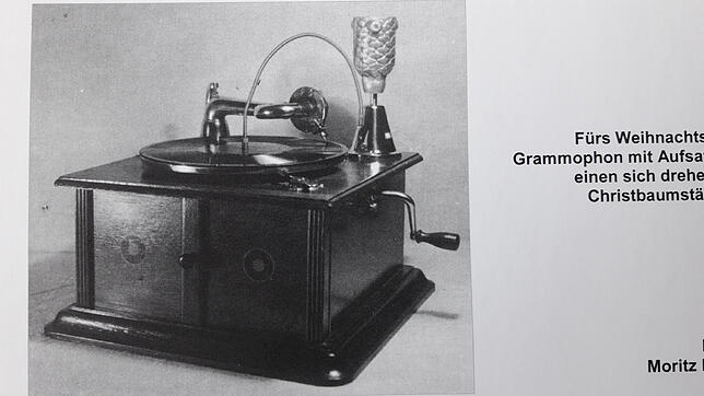 Ein kleiner Gag fürs Weihnachtsfest: Grammophon der Gebrüder Steidinger mit Aufsatz für einen sich drehenden Christbaumständer.
