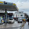 (Archivbild von Dezember 2024) Im Umfeld der Eni-Tankstelle an der Reichenaustraße kam es im vergangenen Jahr zu mehreren – auch ...