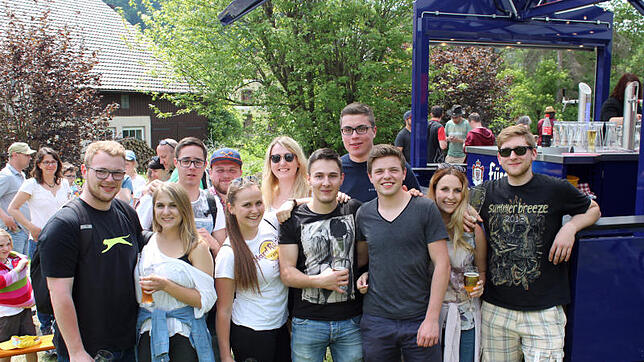 Viele Wander- und Partyfreunde zieht es in den ehemaligen Farrenstall nach Aselfingen, wo die Bläserjugend des Musikvereins ein tolles ...
