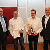 Für ingesamt 30 Jahre in der Bereitschaftsleitung des Ortsvereins Hüfingen wird Armin Hensler (zweiter von links) bei der ...