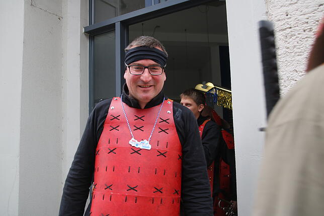 Bild 9: Narren besuchen an Rosenmontag die SÜDKURIER-Redaktion (Teil 1)