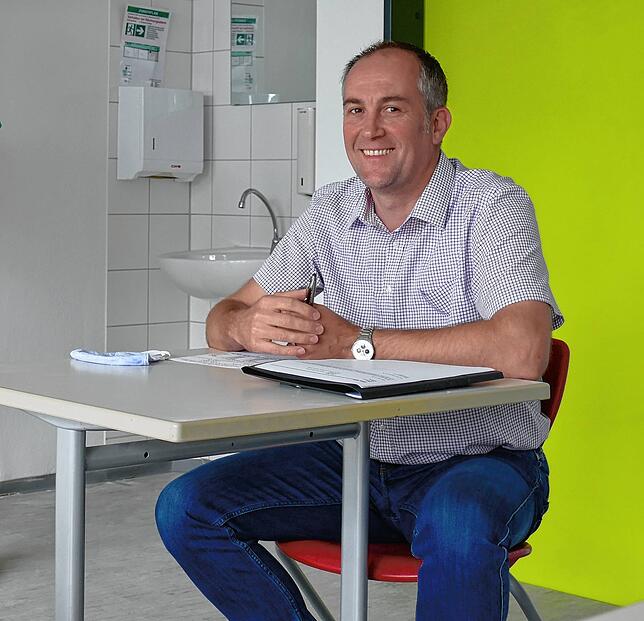 Ein strahlender Bürgermeister: „Von so viel Hightech konnten wir in unserer Schulzeit nur träumen“, freut sich Maik Lehn, ...