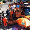 Den spektakulärsten Auftritt hatten die Mitarbeiter der Straßenmeisterei bei der zehnten Berufsmesse des Linzgau Kinder- und Jugendheims.